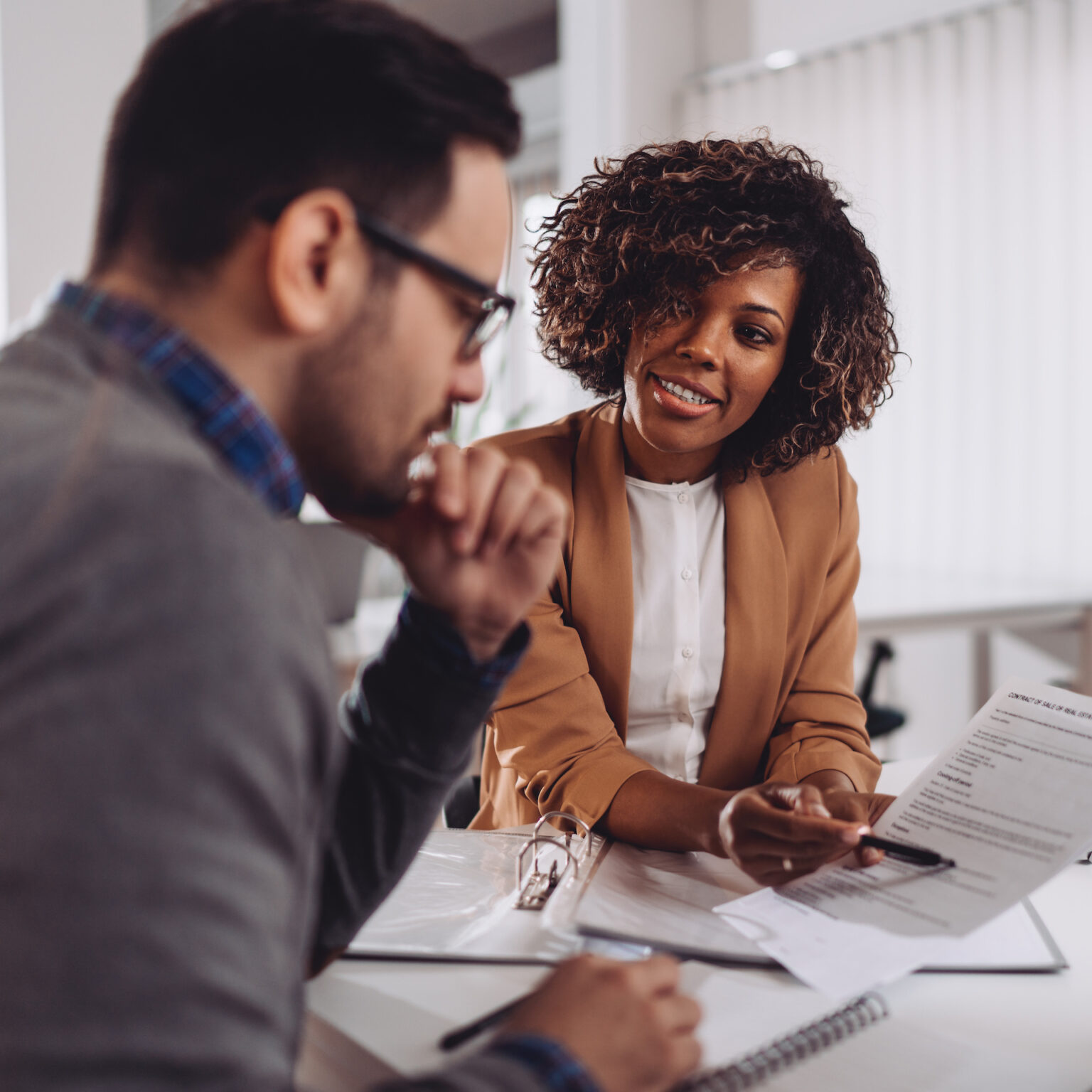 Experts comptables d'Experview en consultation, offrant des services personnalisés à Cergy, Val d'Oise.